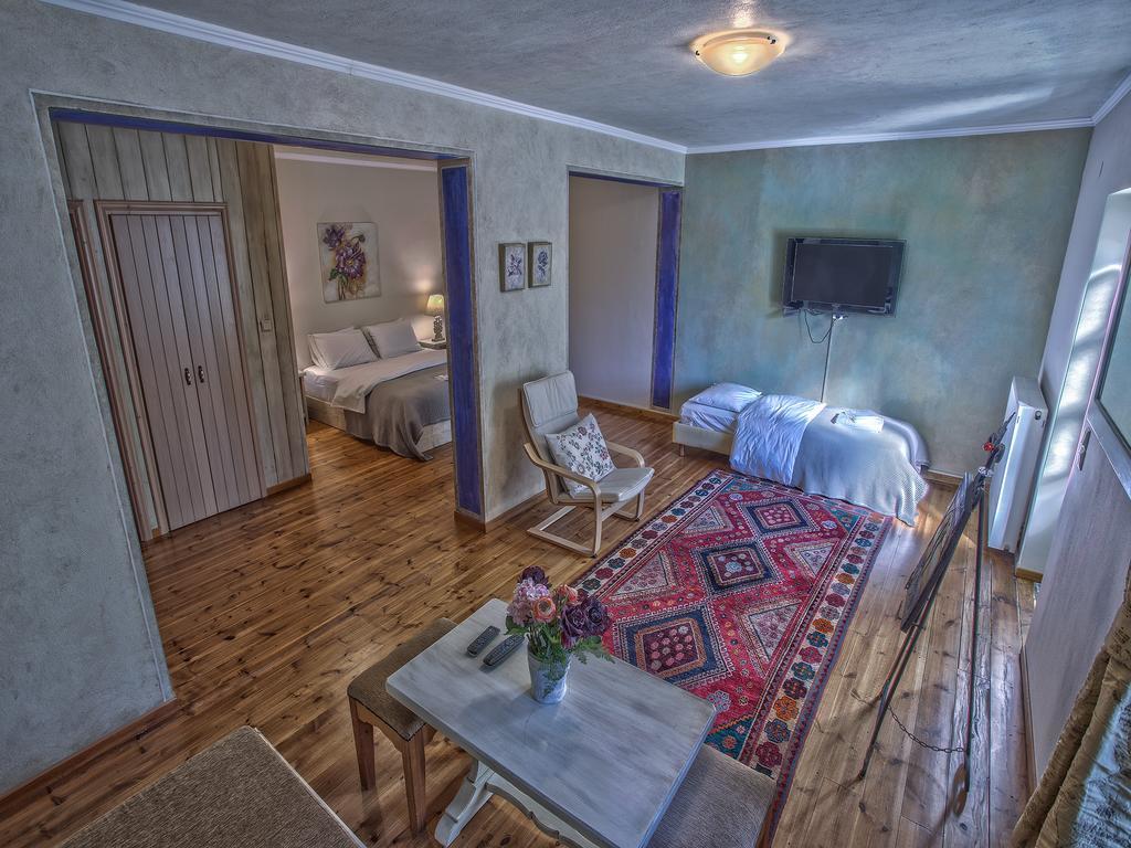 Pantheon Hotel Papingo Buitenkant foto